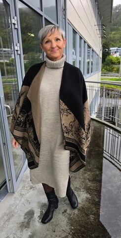 Hovedbilde Avella Poncho (P15-A) - Black & Beige