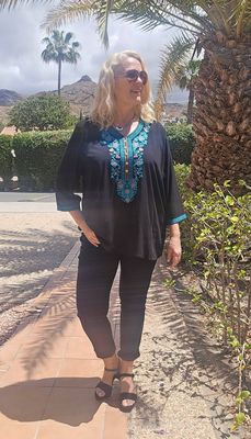 Hovedbilde SANTORO BLOUSE – BLACK & TURQUOISEGR&Oslash;NN