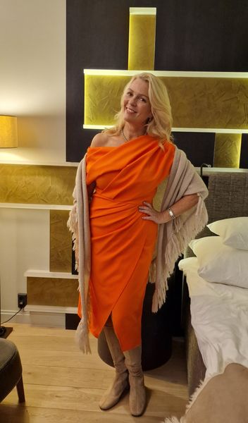 SHOP THE LOOK - Dallas dress og Unisa lapes st&oslash;vletter