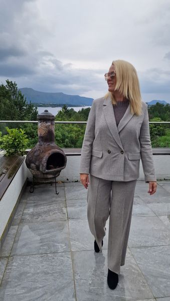 SHOP THE LOOK - buksedress med genser