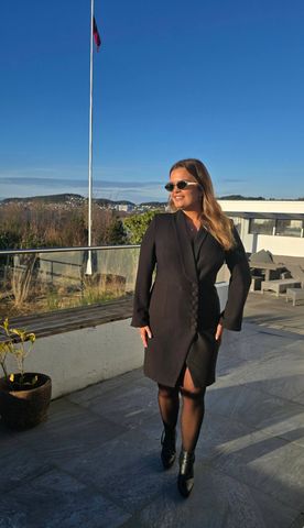 Hovedbilde CHARLIZE SMOKING DRESS SHORT - black 