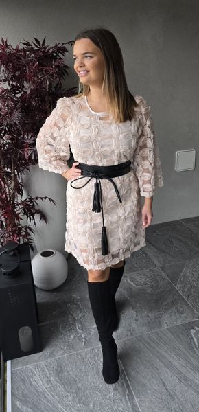 SHOP THE LOOK - Violet short dress med tilbeh&oslash;r