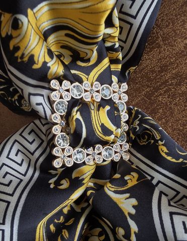 Hovedbilde SKJERFRING MED RHINESTONES - firkantet - gull