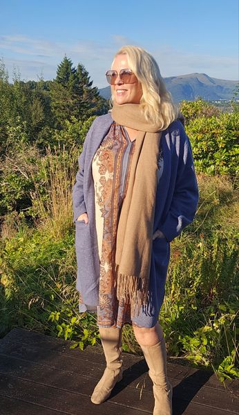 INDIGO DRESS med strikk og sjal