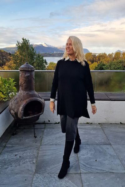 SHOP THE LOOK - TUNIC BY BASICS & DENIM SKJ&Oslash;RT