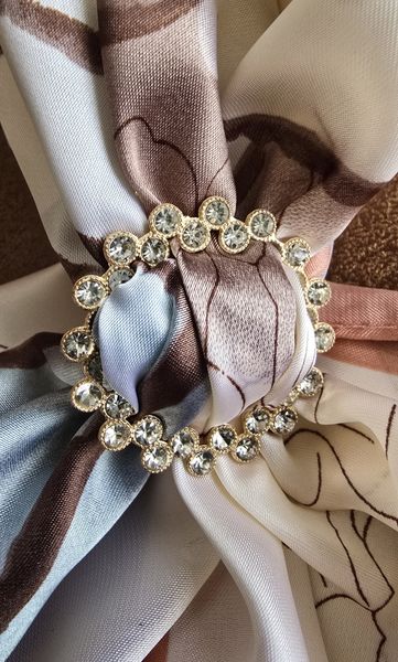 SKJERFRING MED RHINESTONES - hvit/gull