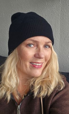 Hovedbilde ESSENZA YVA BEANIE (100 % Cashmere) – Black