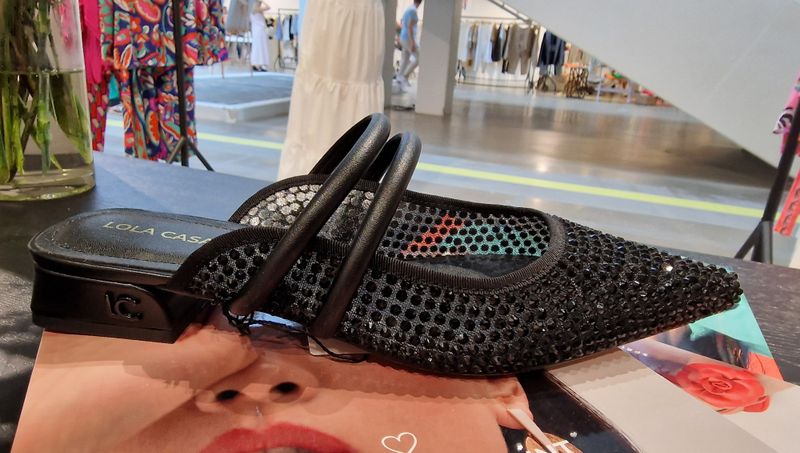 Mesh slingback shoes with rhinestones ( LS2505034.00N) - black