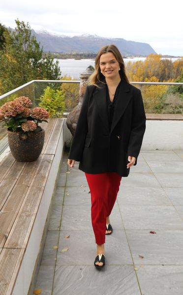 SHOP THE LOOK - r&oslash;d pull-on pant