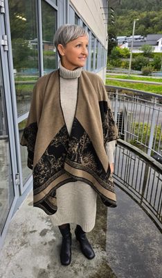 Hovedbilde Avella Poncho (P15-A) - Black & Beige
