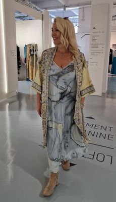 Hovedbilde LEONORA DRESS ( 2325-farge 143 ) - lyseblå/gull